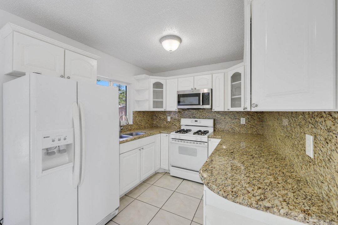 Active With Contract: $349,000 (3 beds, 1 baths, 1026 Square Feet)