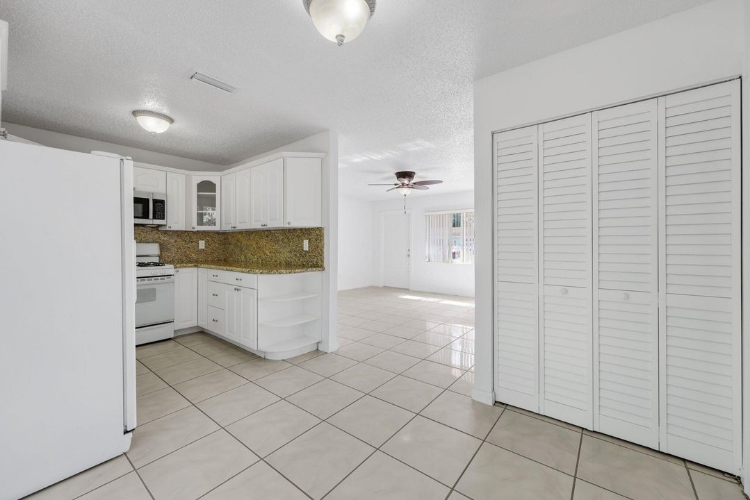 Active With Contract: $349,000 (3 beds, 1 baths, 1026 Square Feet)