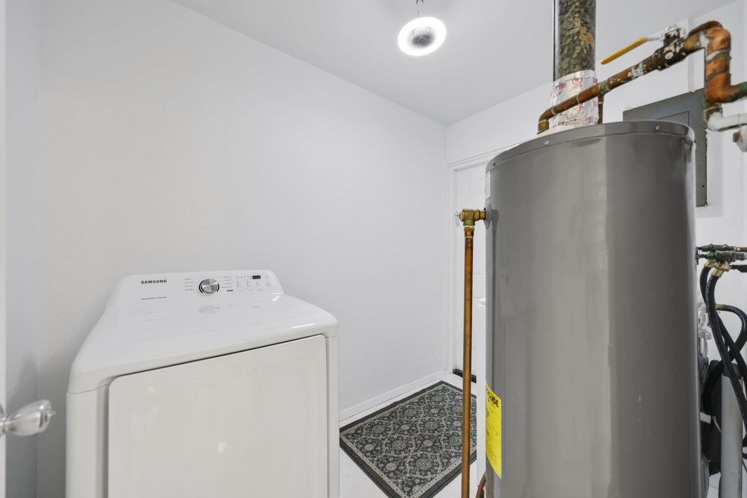 Active With Contract: $349,000 (3 beds, 1 baths, 1026 Square Feet)