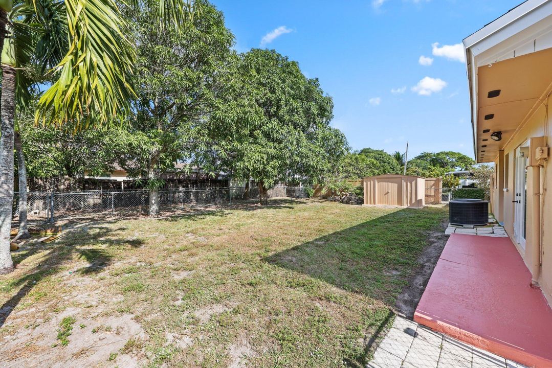 Active With Contract: $349,000 (3 beds, 1 baths, 1026 Square Feet)