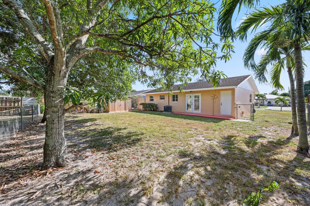 Active With Contract: $349,000 (3 beds, 1 baths, 1026 Square Feet)