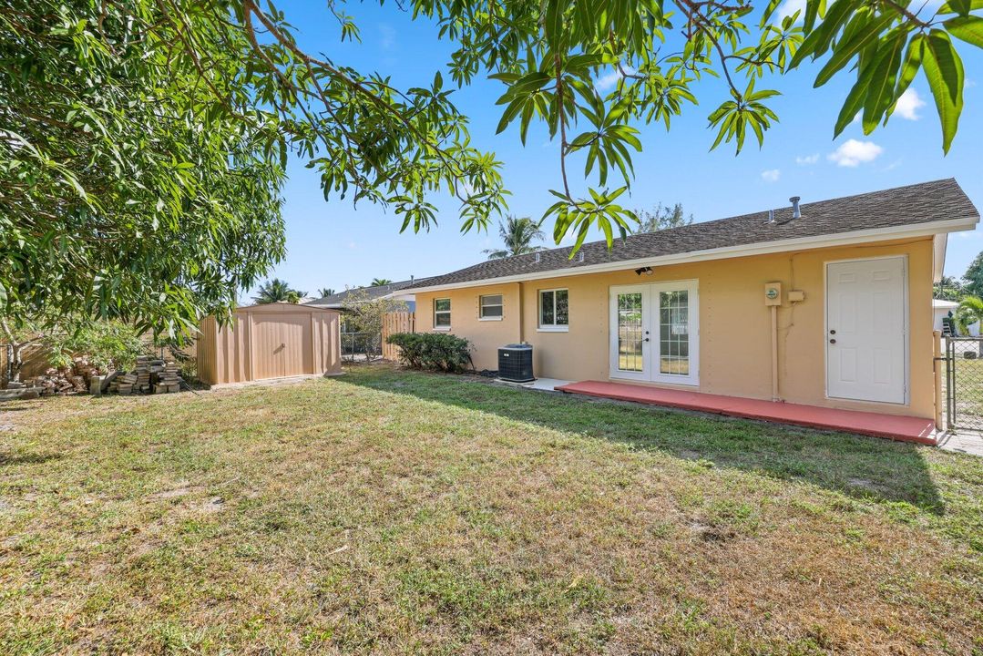 Active With Contract: $349,000 (3 beds, 1 baths, 1026 Square Feet)