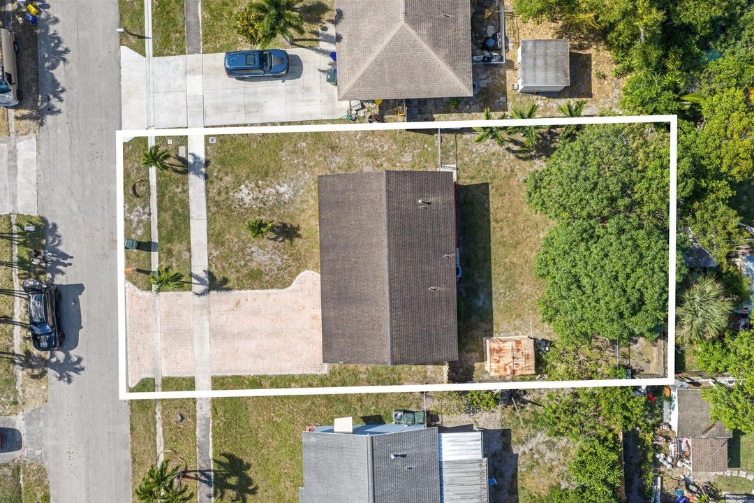 Active With Contract: $349,000 (3 beds, 1 baths, 1026 Square Feet)