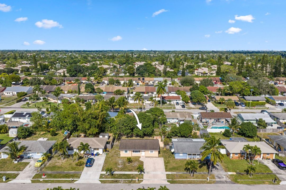 Active With Contract: $349,000 (3 beds, 1 baths, 1026 Square Feet)