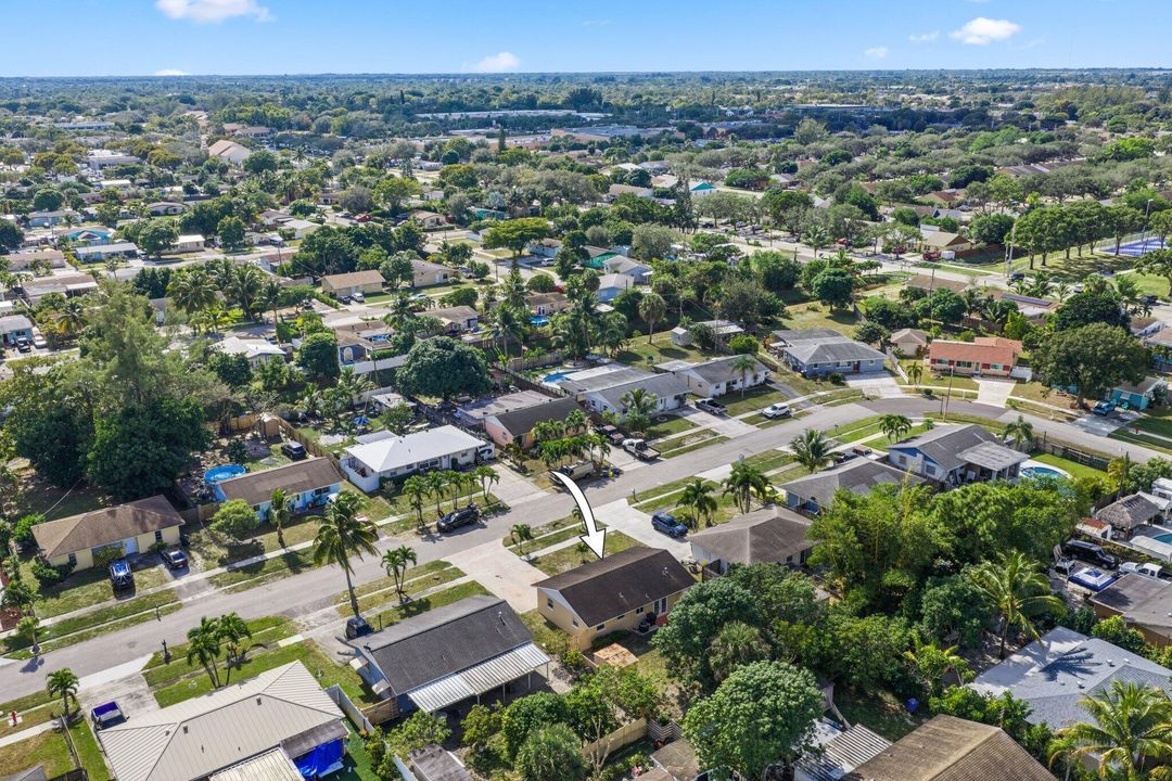 Active With Contract: $349,000 (3 beds, 1 baths, 1026 Square Feet)