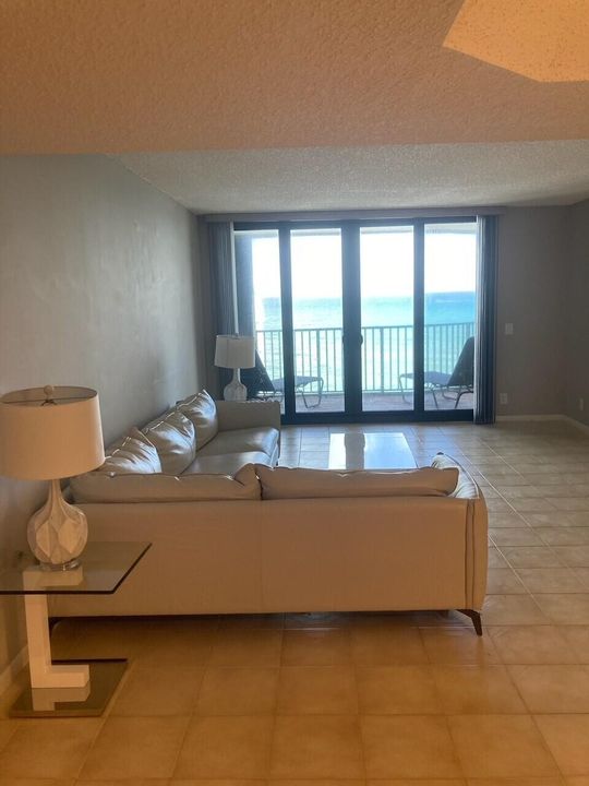 Active With Contract: $3,600 (1 beds, 1 baths, 1141 Square Feet)