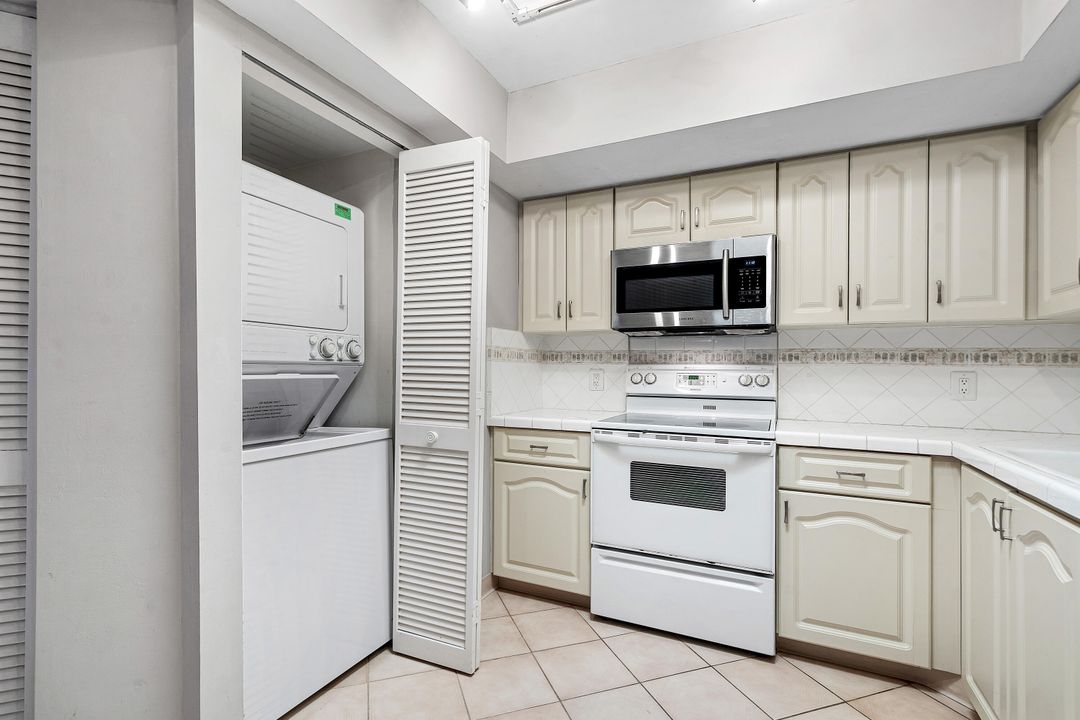 Active With Contract: $3,600 (1 beds, 1 baths, 1141 Square Feet)