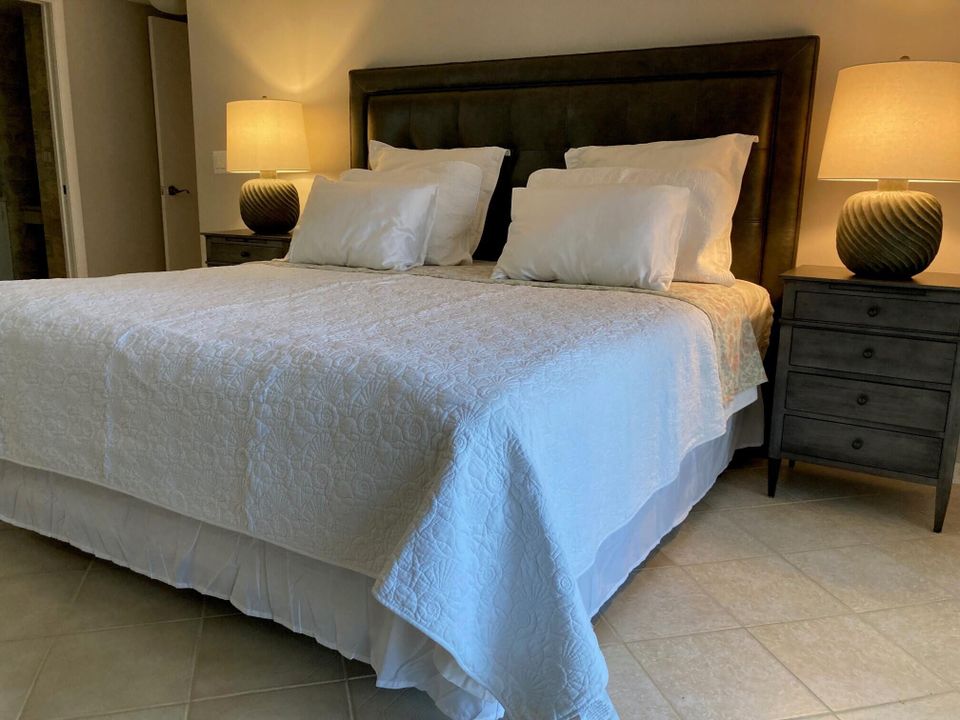 Active With Contract: $3,600 (1 beds, 1 baths, 1141 Square Feet)