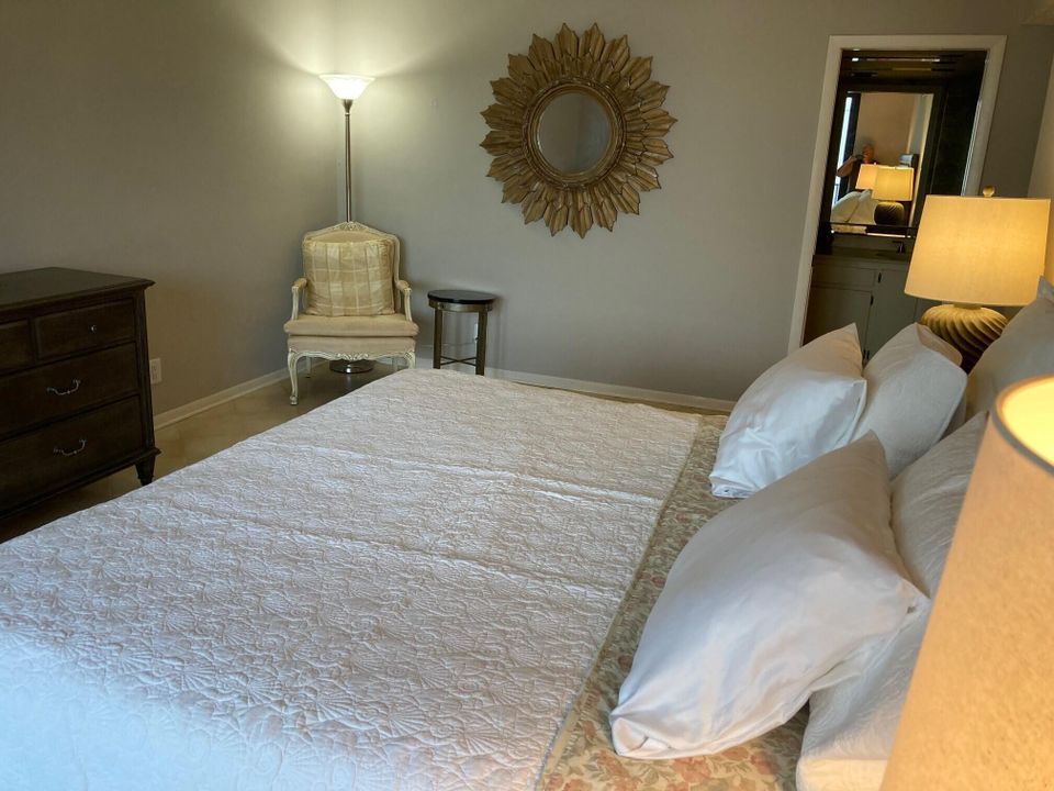 Active With Contract: $3,600 (1 beds, 1 baths, 1141 Square Feet)