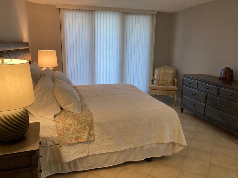 Active With Contract: $3,600 (1 beds, 1 baths, 1141 Square Feet)