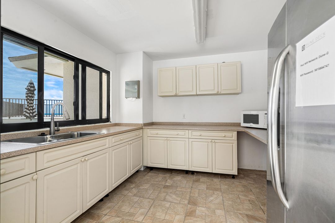 Active With Contract: $3,600 (1 beds, 1 baths, 1141 Square Feet)