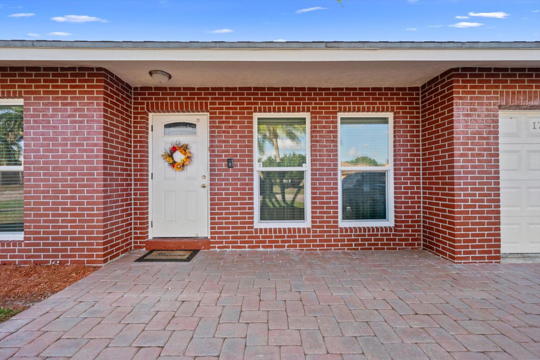 合同活跃: $450,000 (3 贝兹, 2 浴室, 1322 平方英尺)