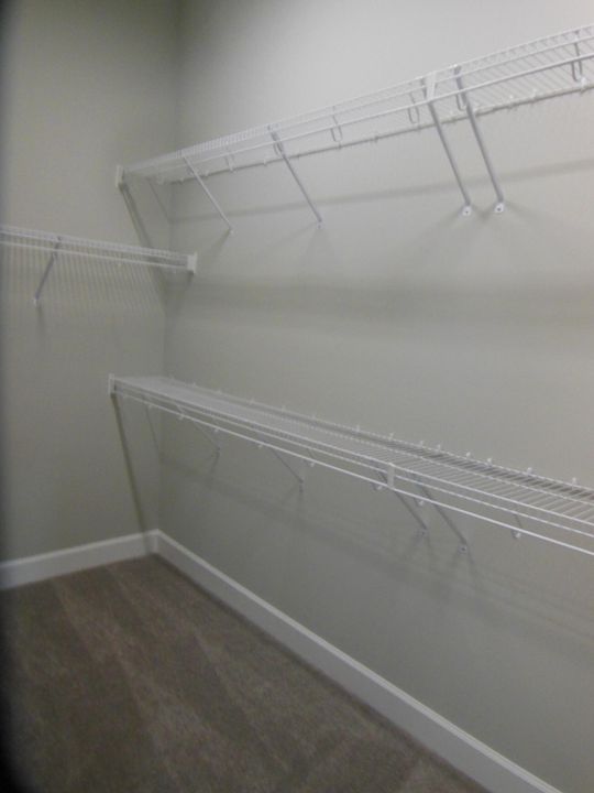 For Rent: $3,100 (3 beds, 2 baths, 2305 Square Feet)