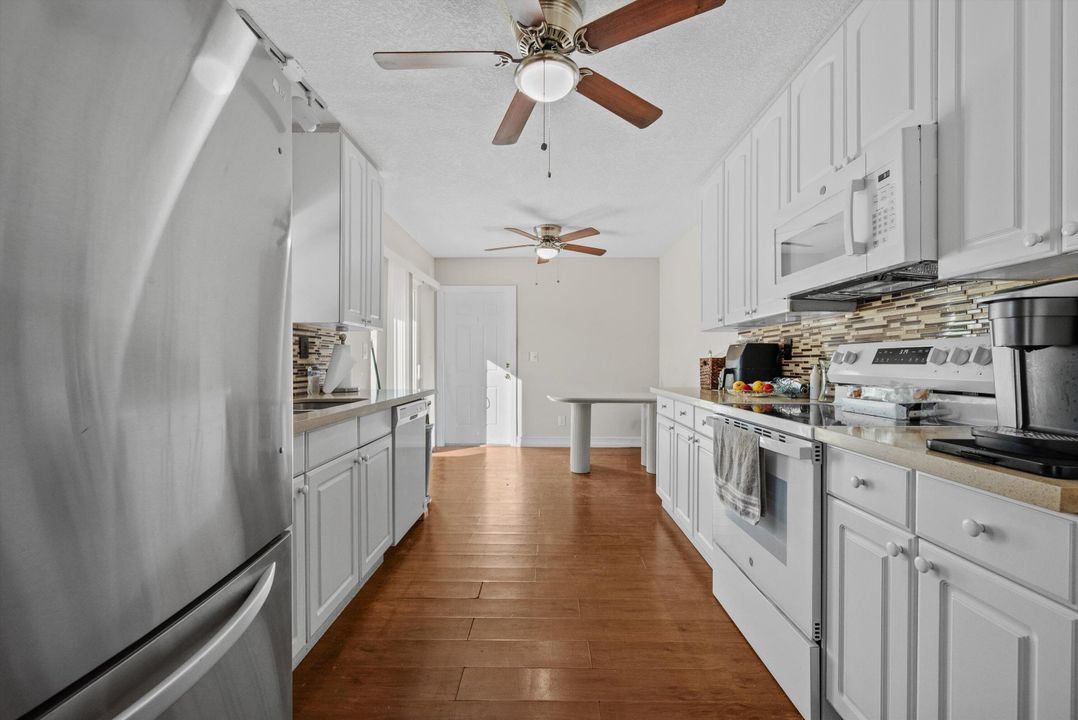 合同活跃: $450,000 (3 贝兹, 2 浴室, 1322 平方英尺)