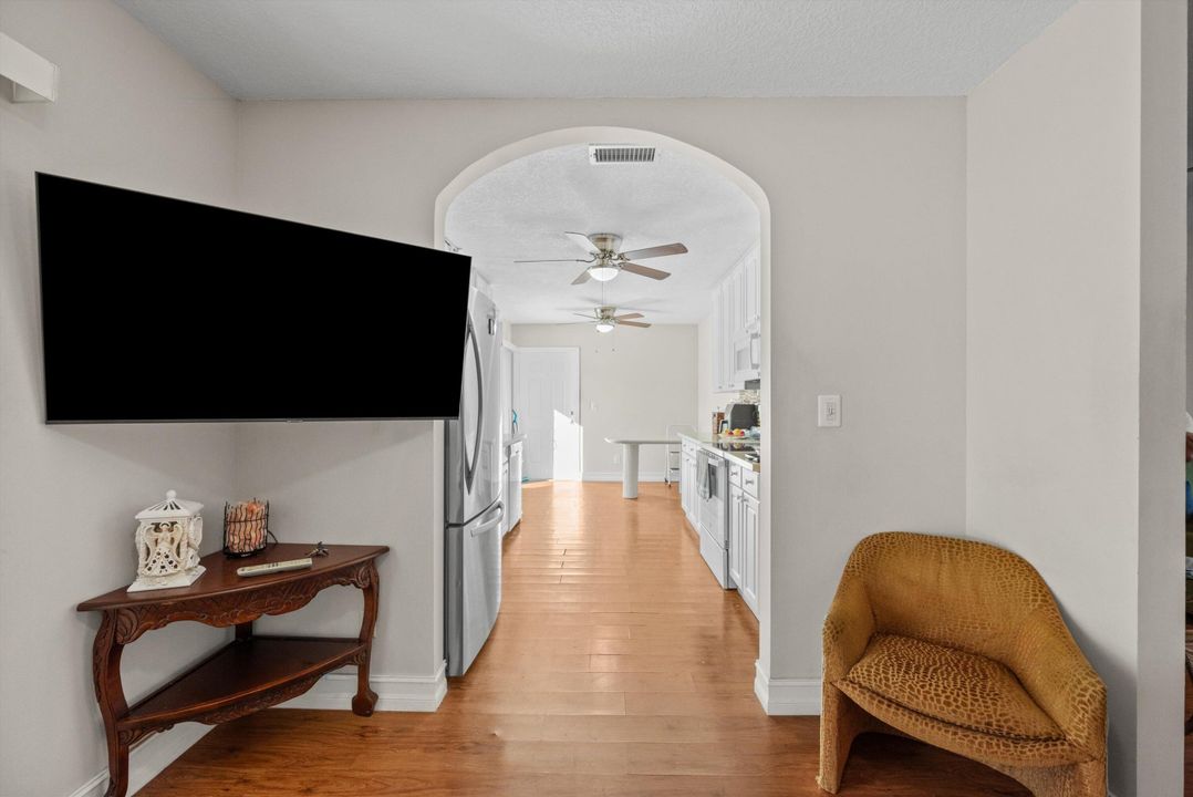 合同活跃: $450,000 (3 贝兹, 2 浴室, 1322 平方英尺)