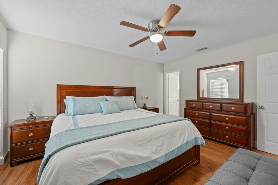 合同活跃: $450,000 (3 贝兹, 2 浴室, 1322 平方英尺)