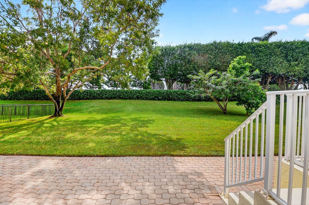 For Sale: $725,000 (4 beds, 3 baths, 2325 Square Feet)