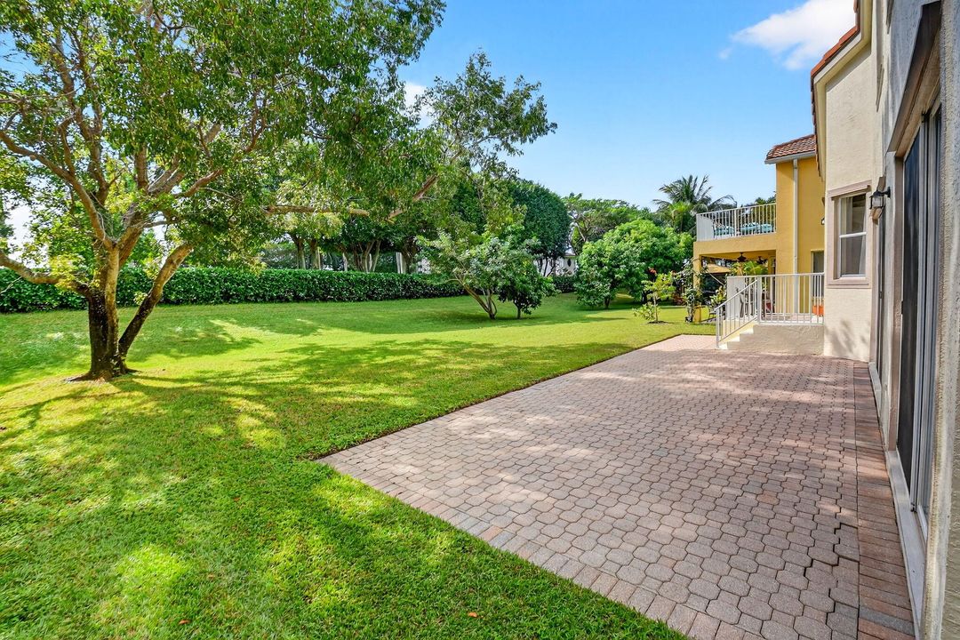 For Sale: $725,000 (4 beds, 3 baths, 2325 Square Feet)