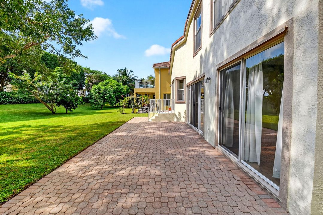 For Sale: $725,000 (4 beds, 3 baths, 2325 Square Feet)