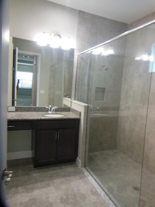 For Rent: $3,100 (3 beds, 2 baths, 2305 Square Feet)