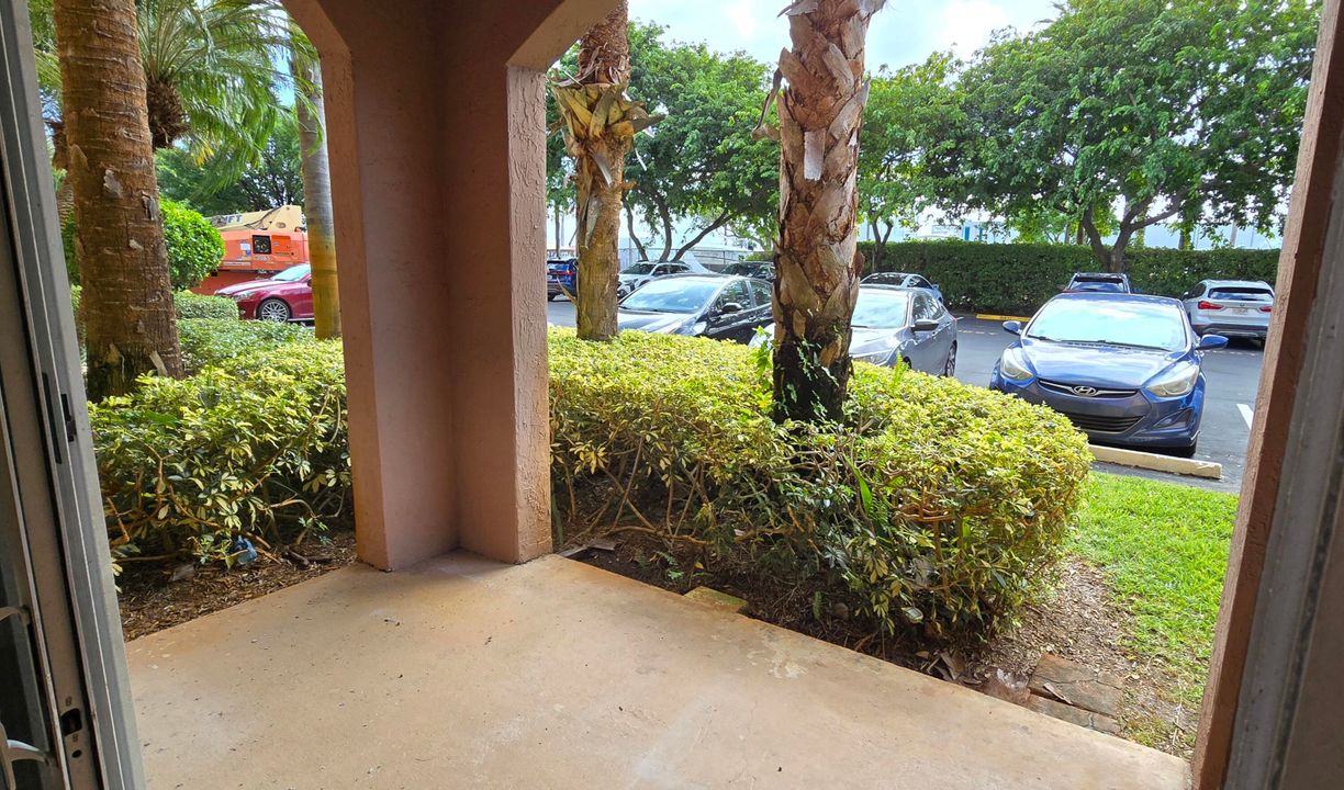 出租: $2,000 (2 贝兹, 1 浴室, 1004 平方英尺)