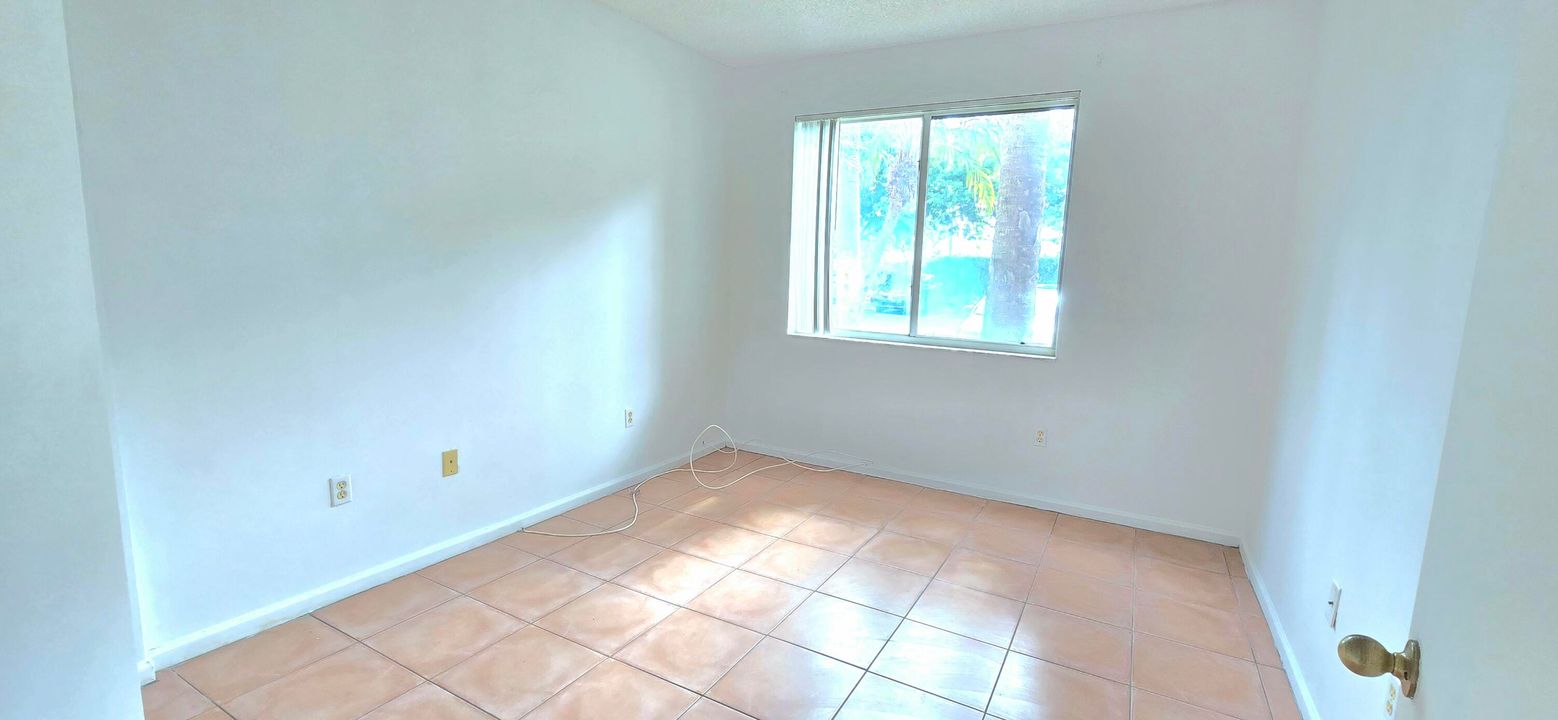 出租: $2,000 (2 贝兹, 1 浴室, 1004 平方英尺)