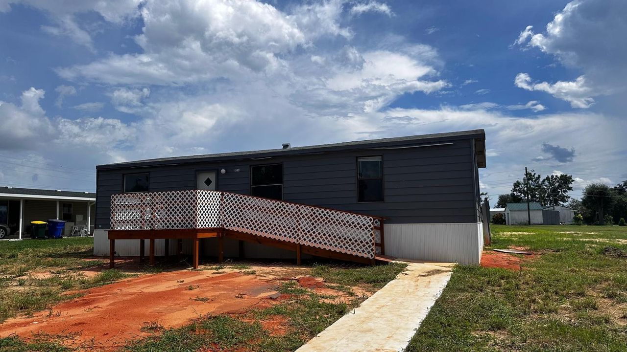 For Sale: $149,000 (3 beds, 2 baths, 1056 Square Feet)