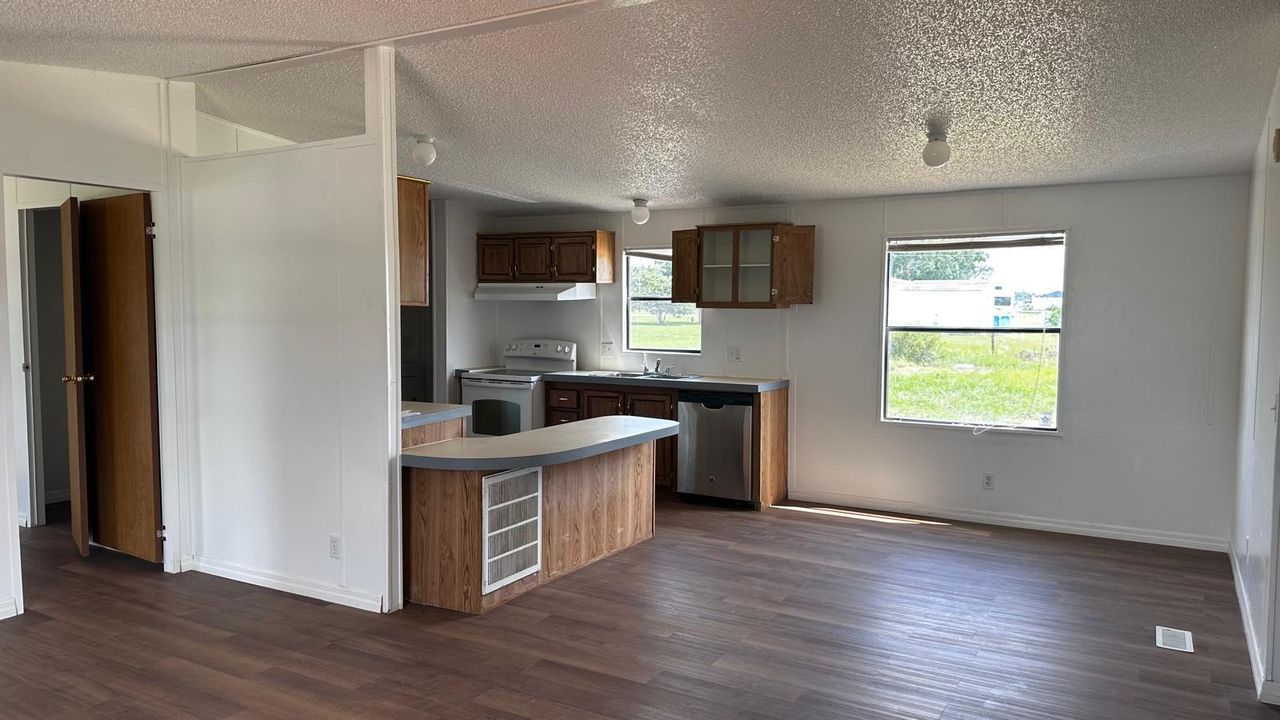 For Sale: $149,000 (3 beds, 2 baths, 1056 Square Feet)