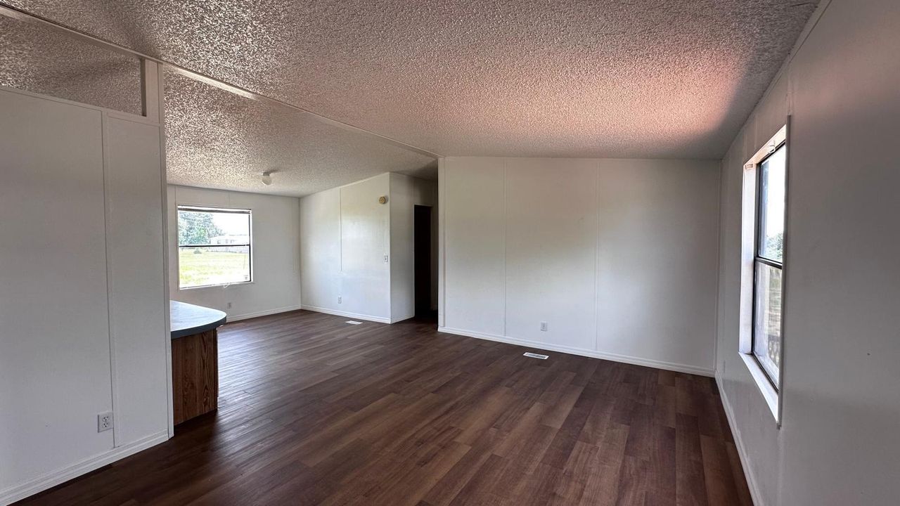 For Sale: $149,000 (3 beds, 2 baths, 1056 Square Feet)
