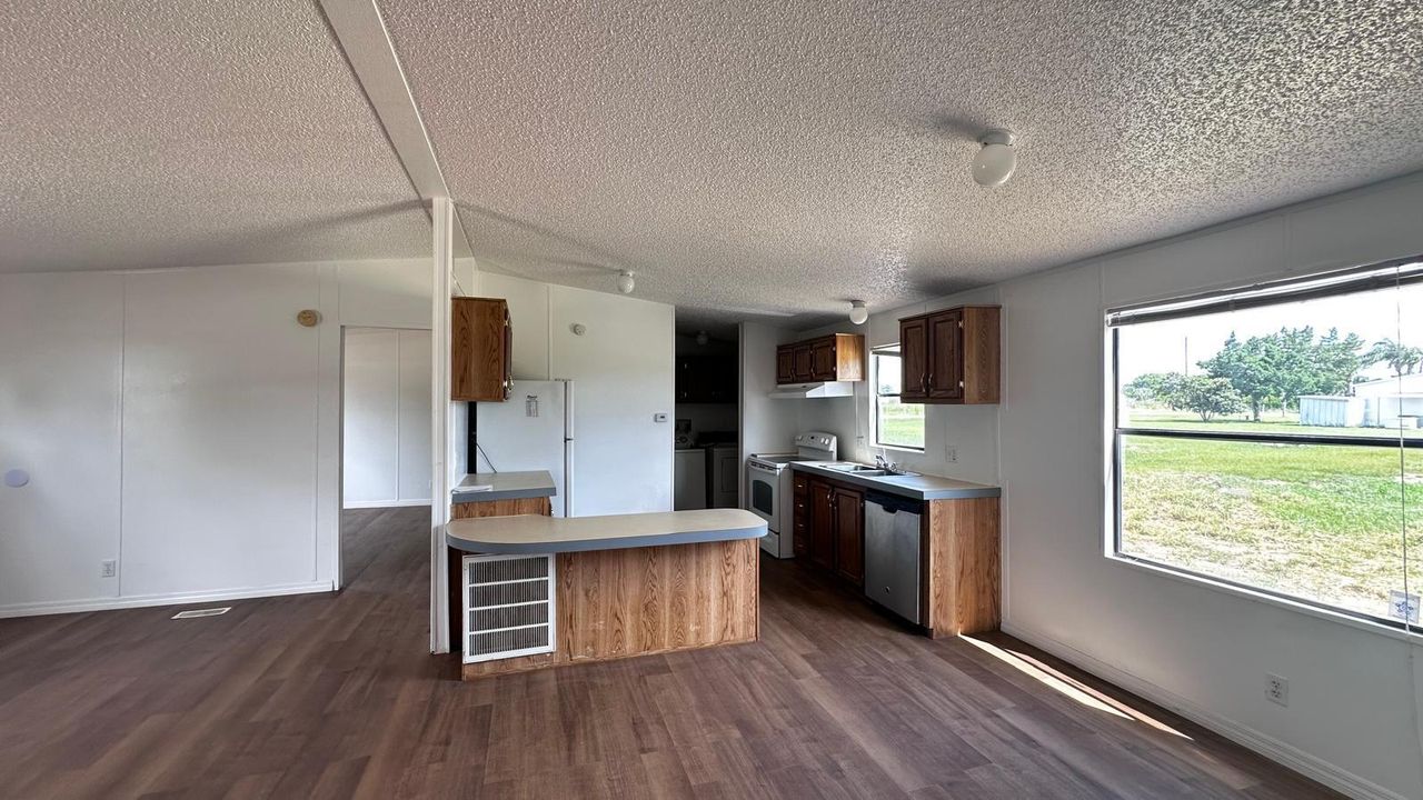 For Sale: $149,000 (3 beds, 2 baths, 1056 Square Feet)