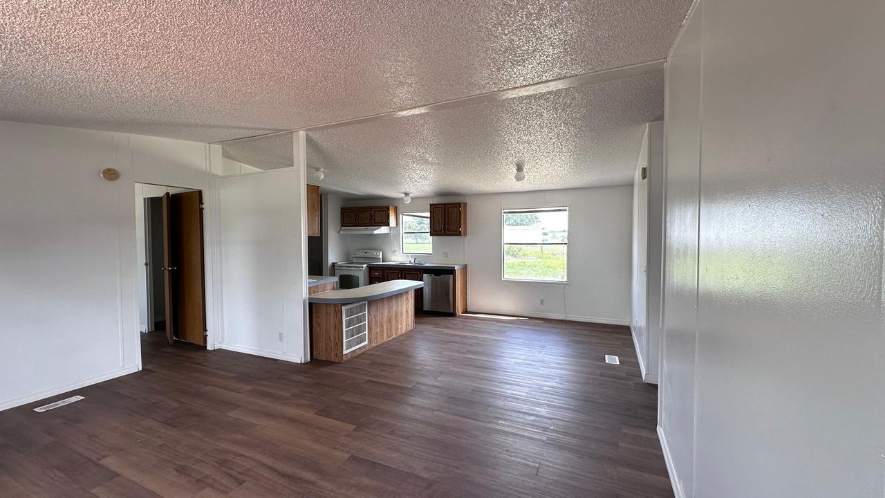 For Sale: $149,000 (3 beds, 2 baths, 1056 Square Feet)