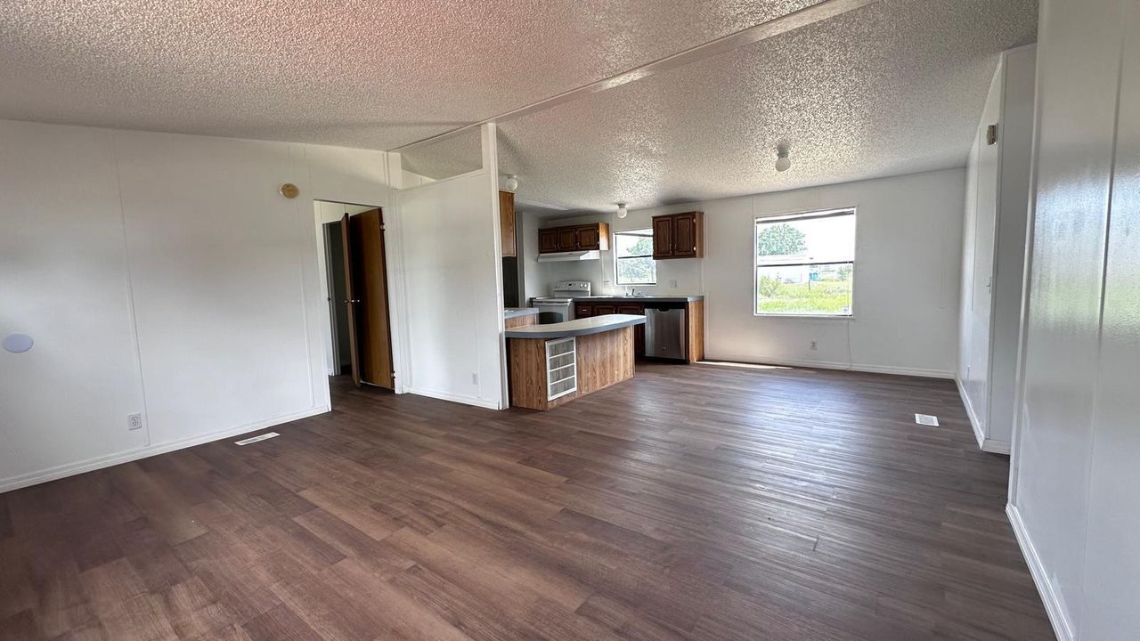 For Sale: $149,000 (3 beds, 2 baths, 1056 Square Feet)