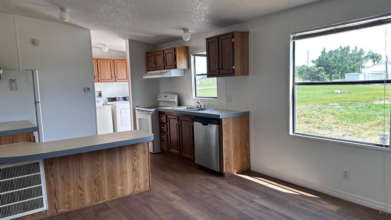 For Sale: $149,000 (3 beds, 2 baths, 1056 Square Feet)