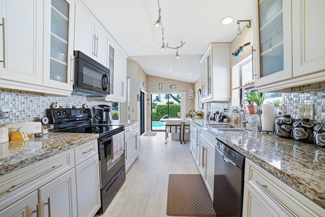 待售: $489,000 (3 贝兹, 2 浴室, 2216 平方英尺)