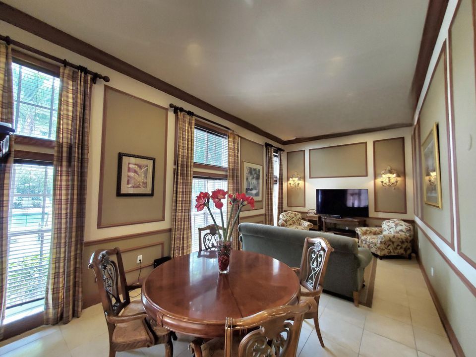 出租: $2,000 (2 贝兹, 1 浴室, 1004 平方英尺)