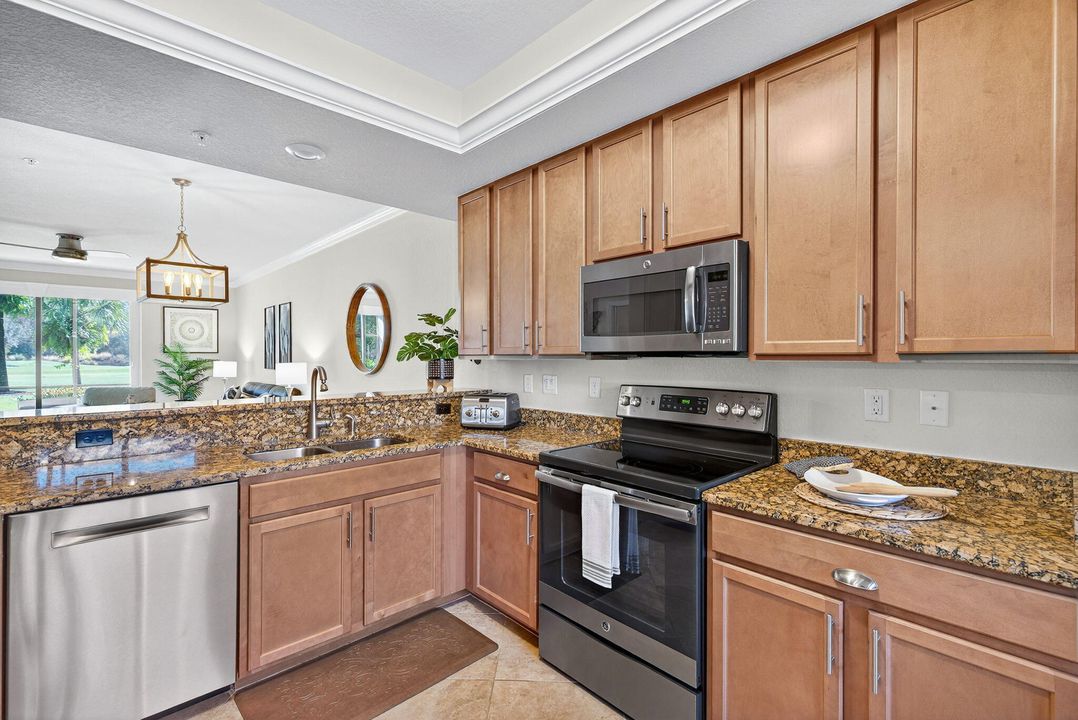 For Sale: $485,000 (2 beds, 2 baths, 1352 Square Feet)