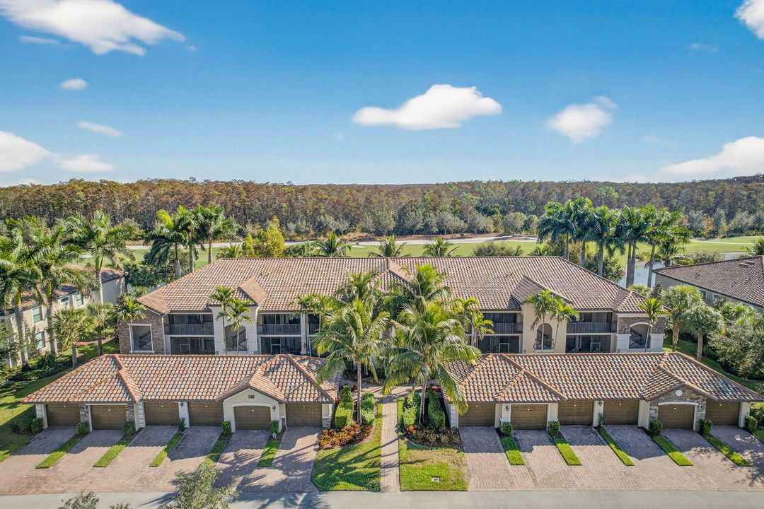 For Sale: $485,000 (2 beds, 2 baths, 1352 Square Feet)