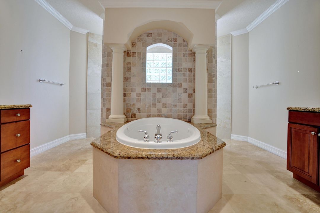 待售: $1,100,000 (3 贝兹, 2 浴室, 2363 平方英尺)