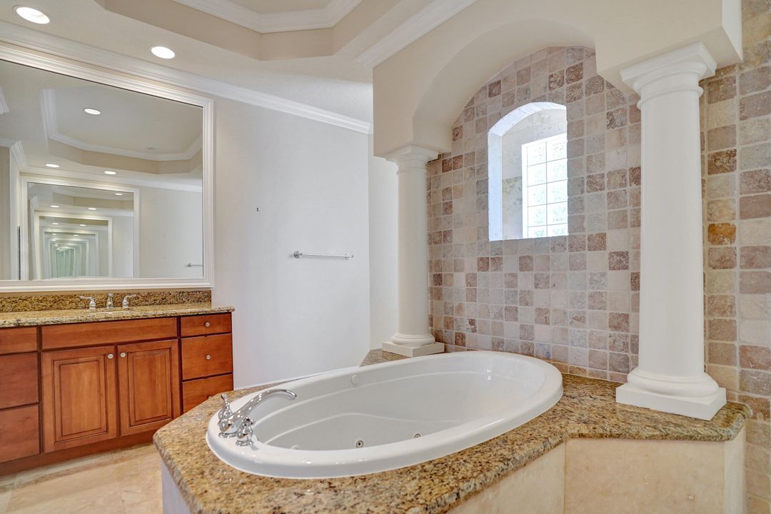 待售: $1,100,000 (3 贝兹, 2 浴室, 2363 平方英尺)