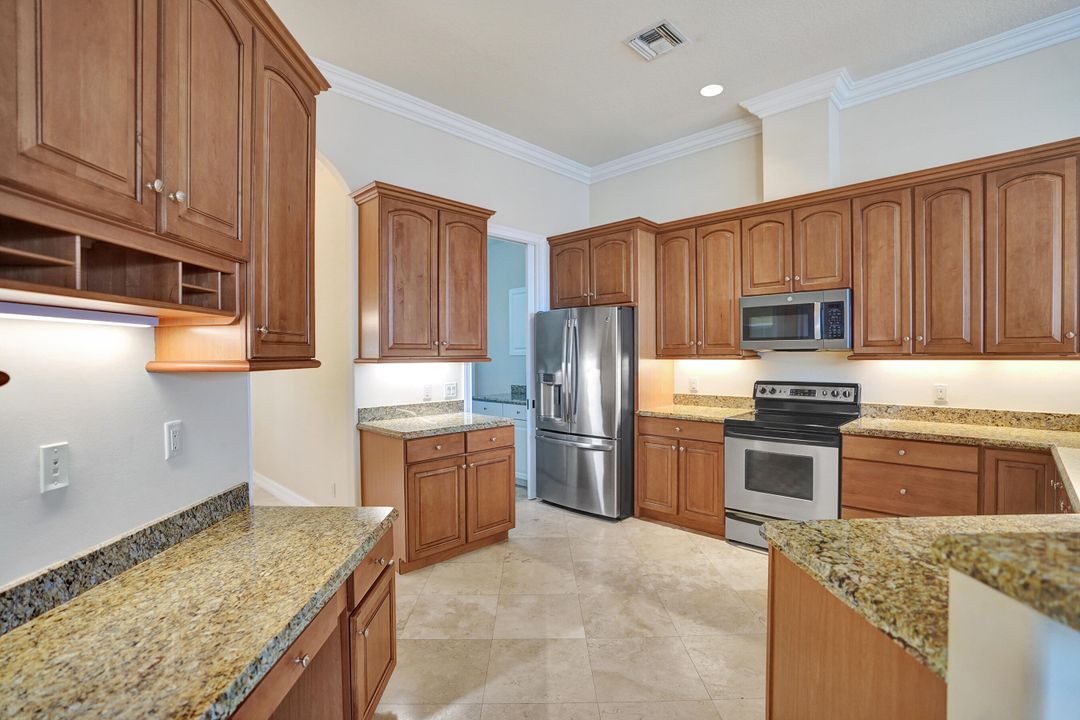 待售: $1,100,000 (3 贝兹, 2 浴室, 2363 平方英尺)