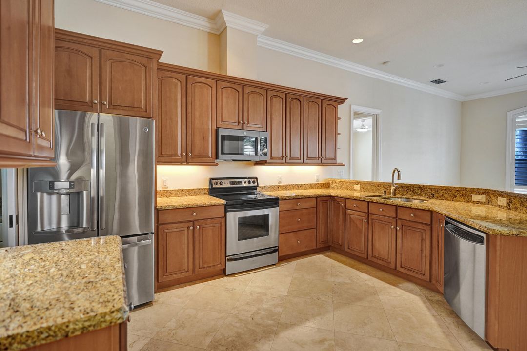 待售: $1,100,000 (3 贝兹, 2 浴室, 2363 平方英尺)