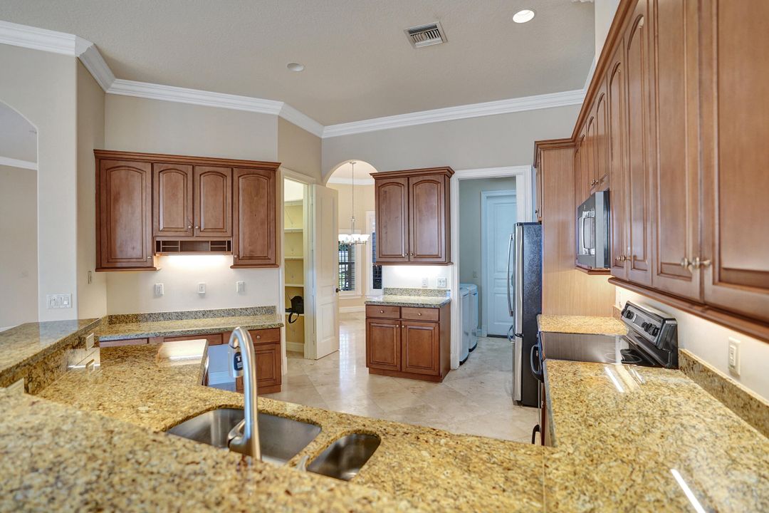 待售: $1,100,000 (3 贝兹, 2 浴室, 2363 平方英尺)