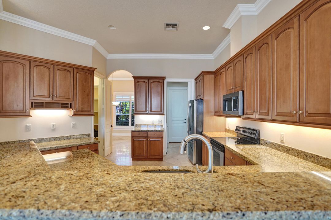 待售: $1,100,000 (3 贝兹, 2 浴室, 2363 平方英尺)