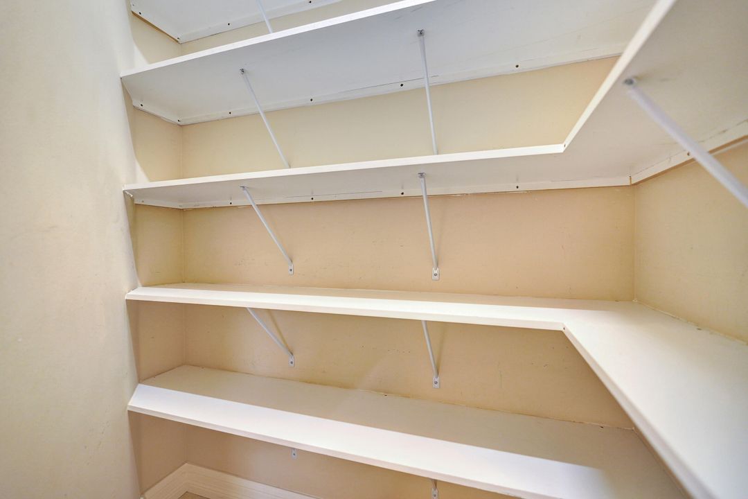 待售: $1,100,000 (3 贝兹, 2 浴室, 2363 平方英尺)