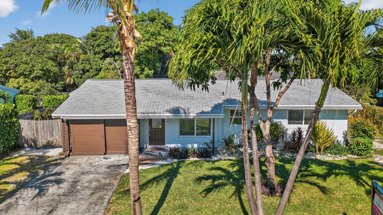 Active With Contract: $425,000 (3 beds, 2 baths, 1312 Square Feet)