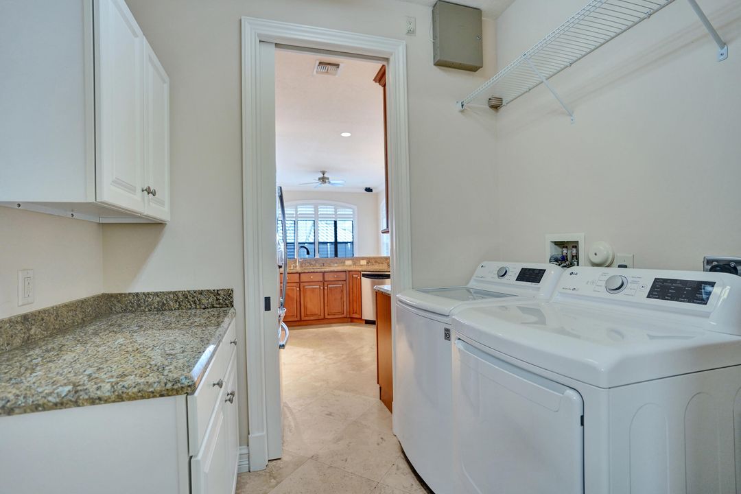 待售: $1,100,000 (3 贝兹, 2 浴室, 2363 平方英尺)