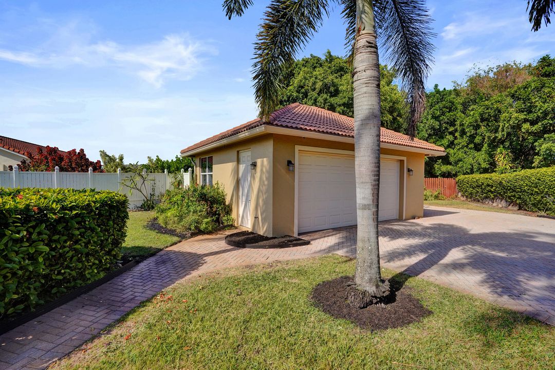 待售: $1,100,000 (3 贝兹, 2 浴室, 2363 平方英尺)