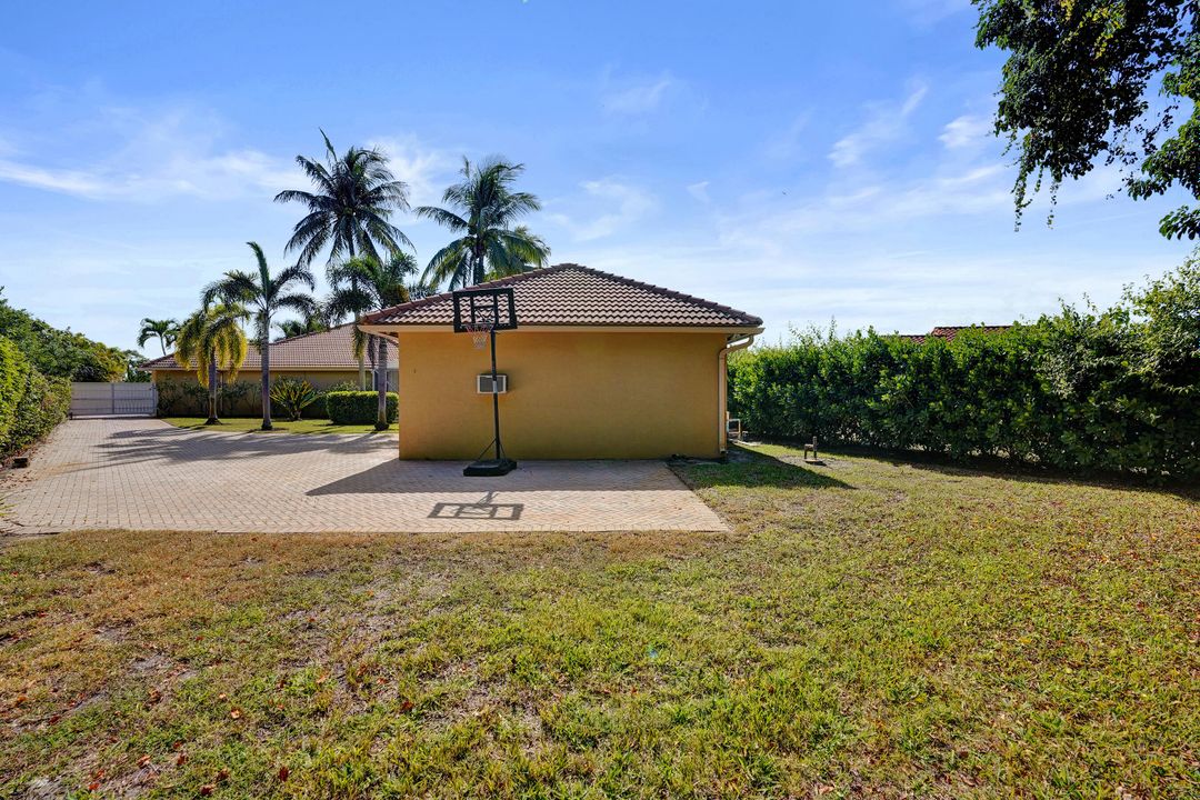 待售: $1,100,000 (3 贝兹, 2 浴室, 2363 平方英尺)