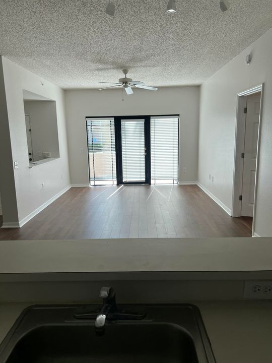 For Rent: $2,600 (3 beds, 2 baths, 1278 Square Feet)