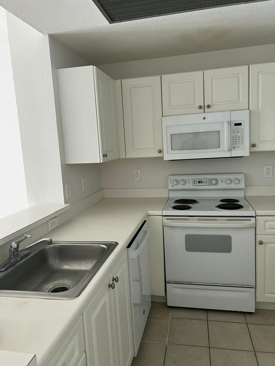 For Rent: $2,600 (3 beds, 2 baths, 1278 Square Feet)